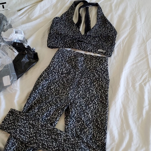 Matching Athletic set - Picture 1 of 6